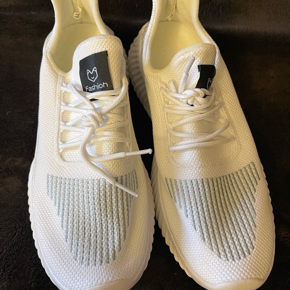 White Men's Athletic Shoes Size 44 (12) New Condition